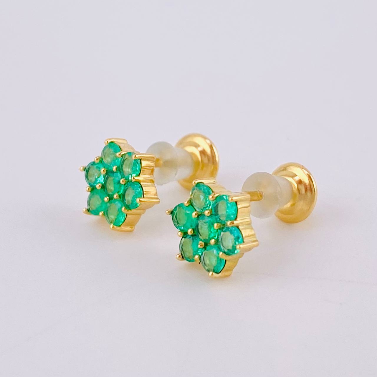 Topos Floreados Esmeraldas 51Pts 1.5 g / 7.5 mm Oro Amarillo 18K