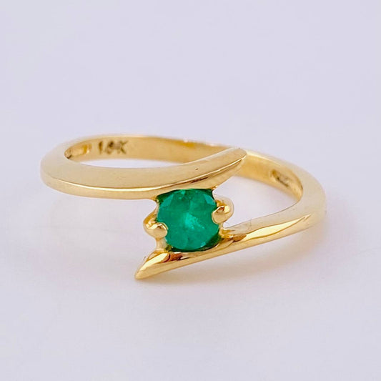 Anillo Olas Fluctuantes Esmeralda 25Pts 3 g / T6 3/4 Oro Amarillo 18K