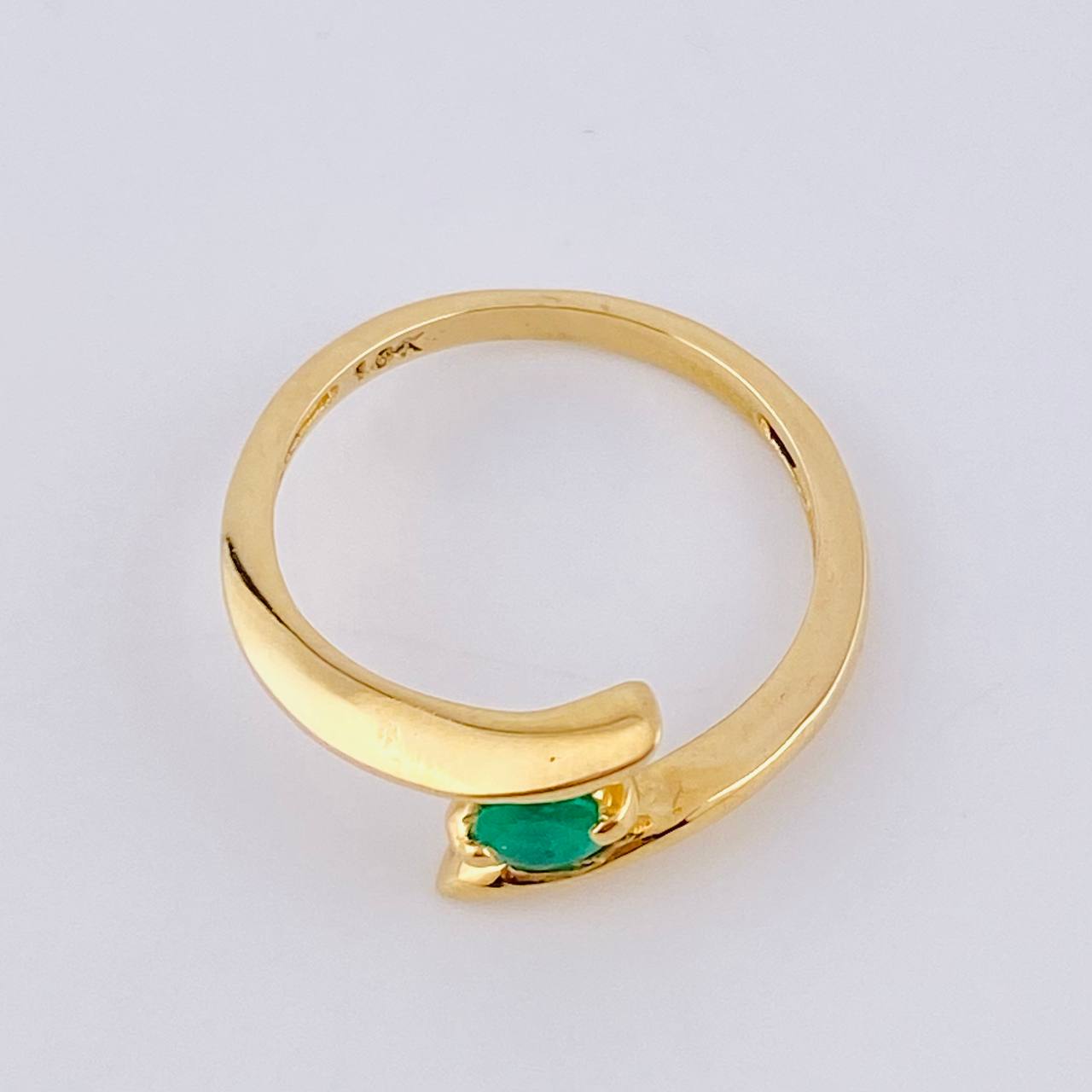 Anillo Olas Fluctuantes Esmeralda 25Pts 3 g / T6 3/4 Oro Amarillo 18K