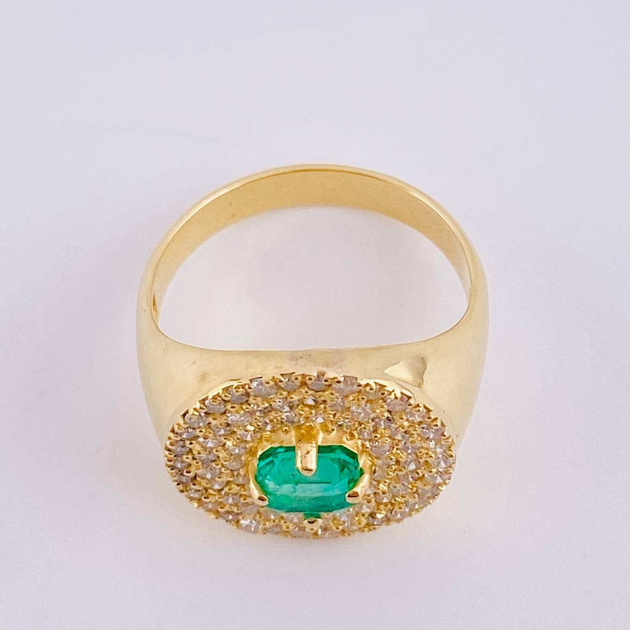 Anillo Sol Tupido Diamantes 72Pts Esmeralda 40Pts 6.25 g / T7 Oro Amarillo 18K