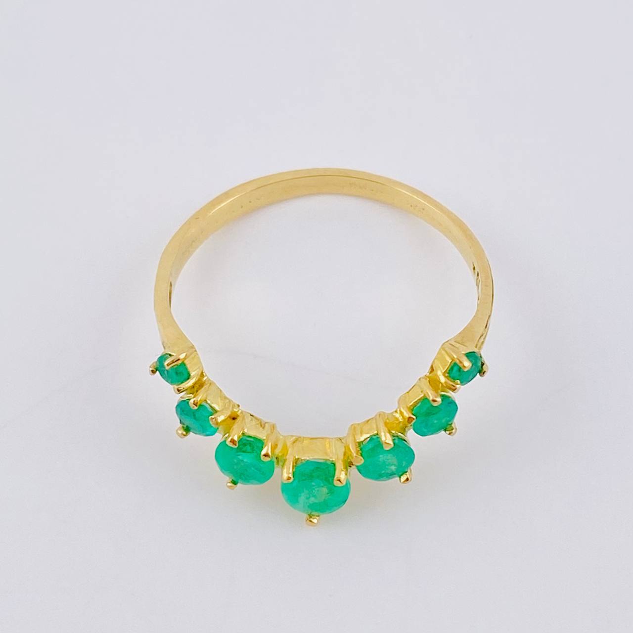 Anillo Corona Esmeraldas 93Pts 2.3 g / T9 Oro Amarillo 18K
