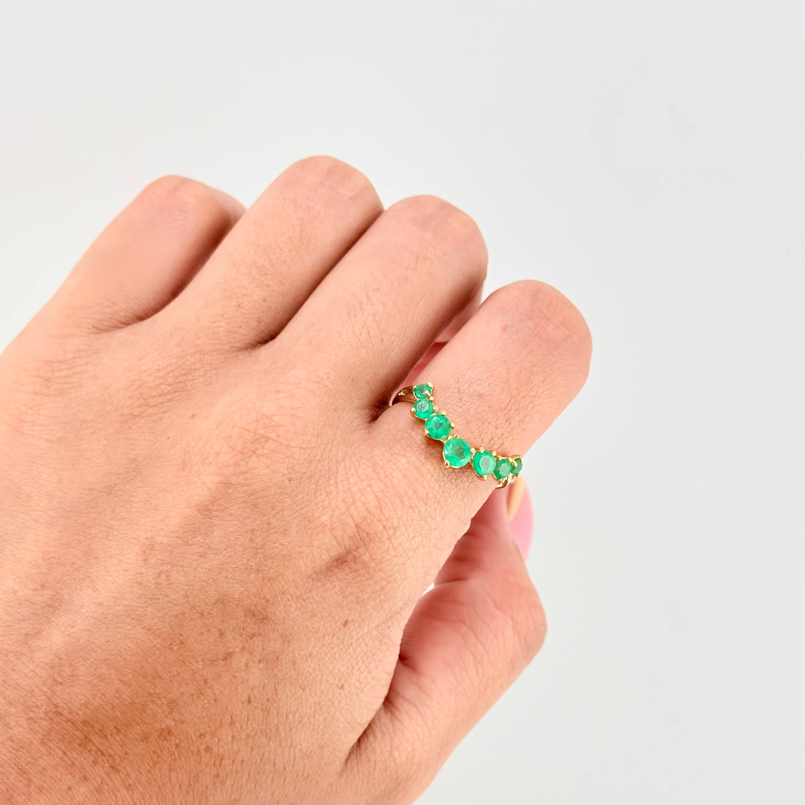 Anillo Corona Esmeraldas 93Pts 2.3 g / T9 Oro Amarillo 18K