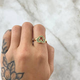 Anillo Corazón Raton Interno 2.75gr / T6 1/2 / Circones Verdes Oro Amarillo 18K ©