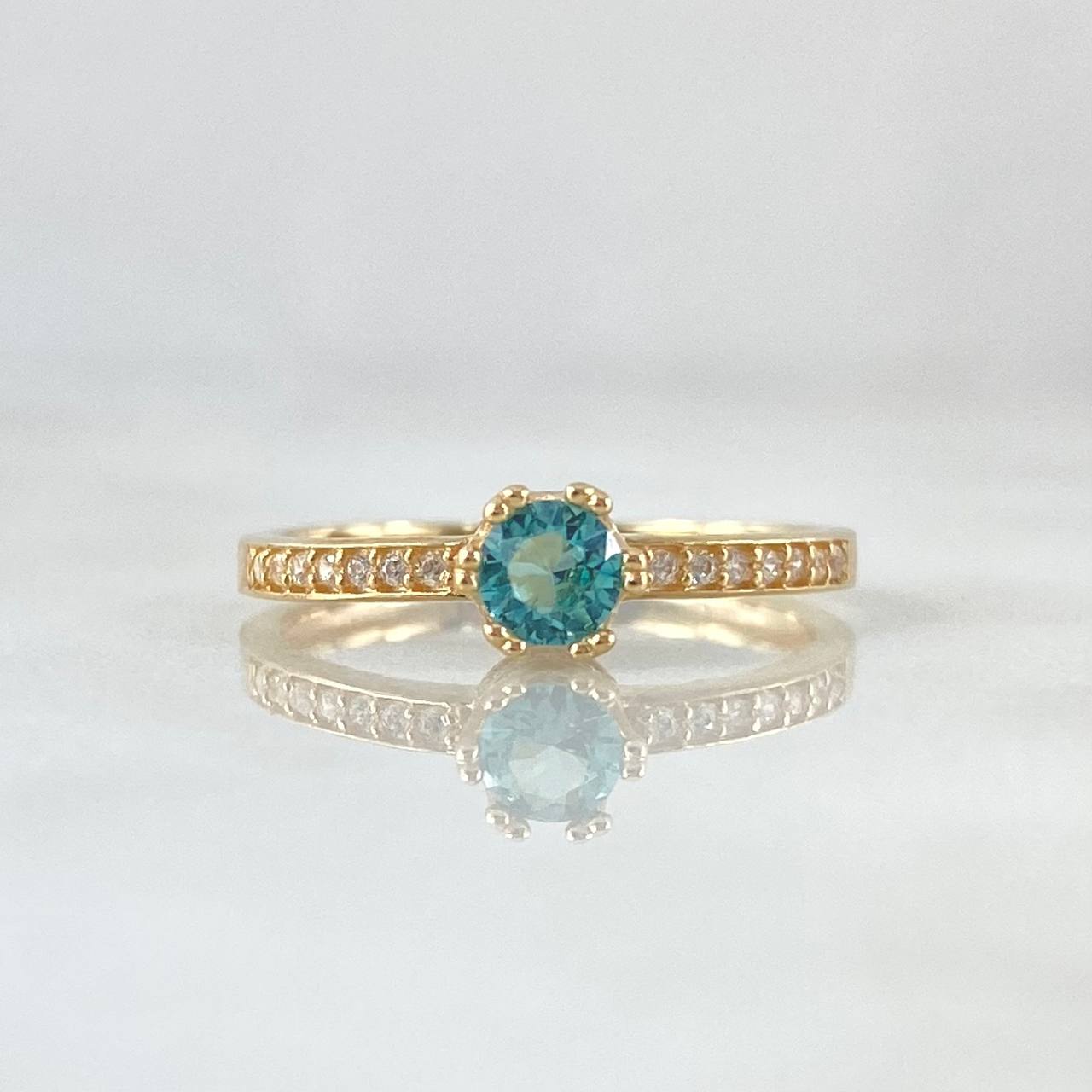 Anillo Solitario Coronado 1.85gr / T6 / Circones Blancos Azul Celeste Oro Amarillo 18K ©