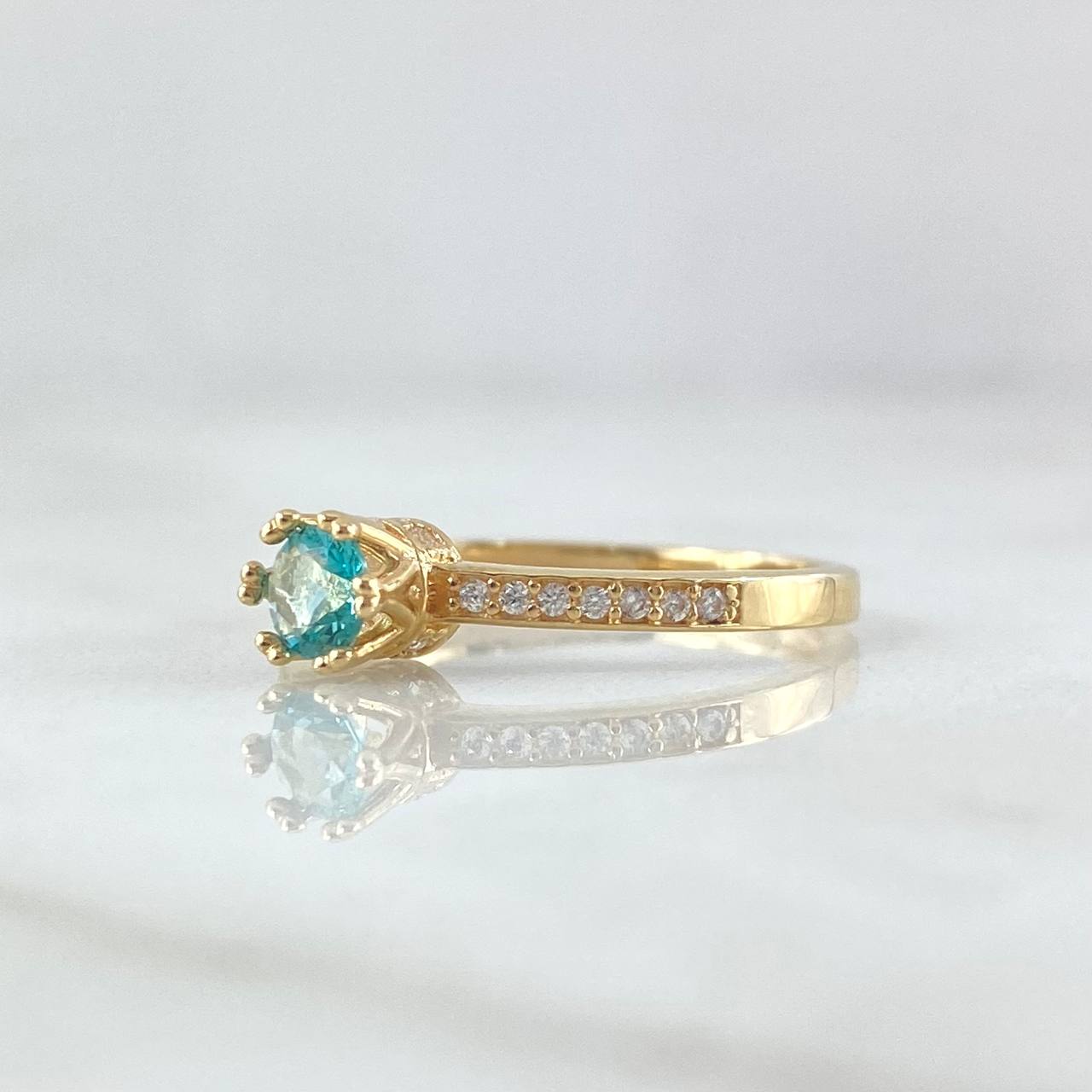 Anillo Solitario Coronado 1.85gr / T6 / Circones Blancos Azul Celeste Oro Amarillo 18K ©
