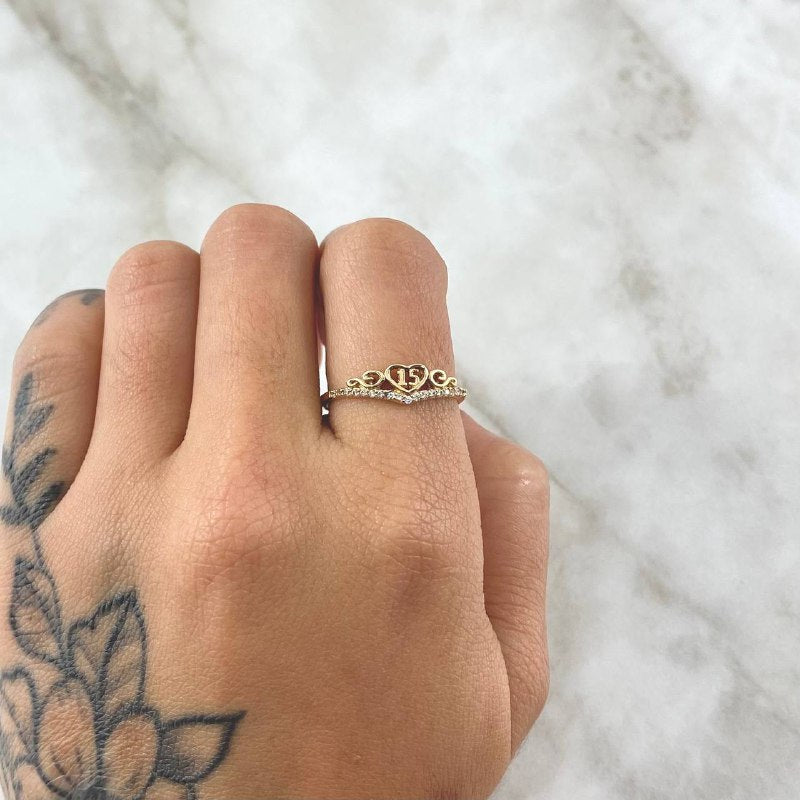 Anillo 15s Corazón en Tiara 1.65gr / T7 1/4 / Circones Blancos Oro Amarillo 18K ©