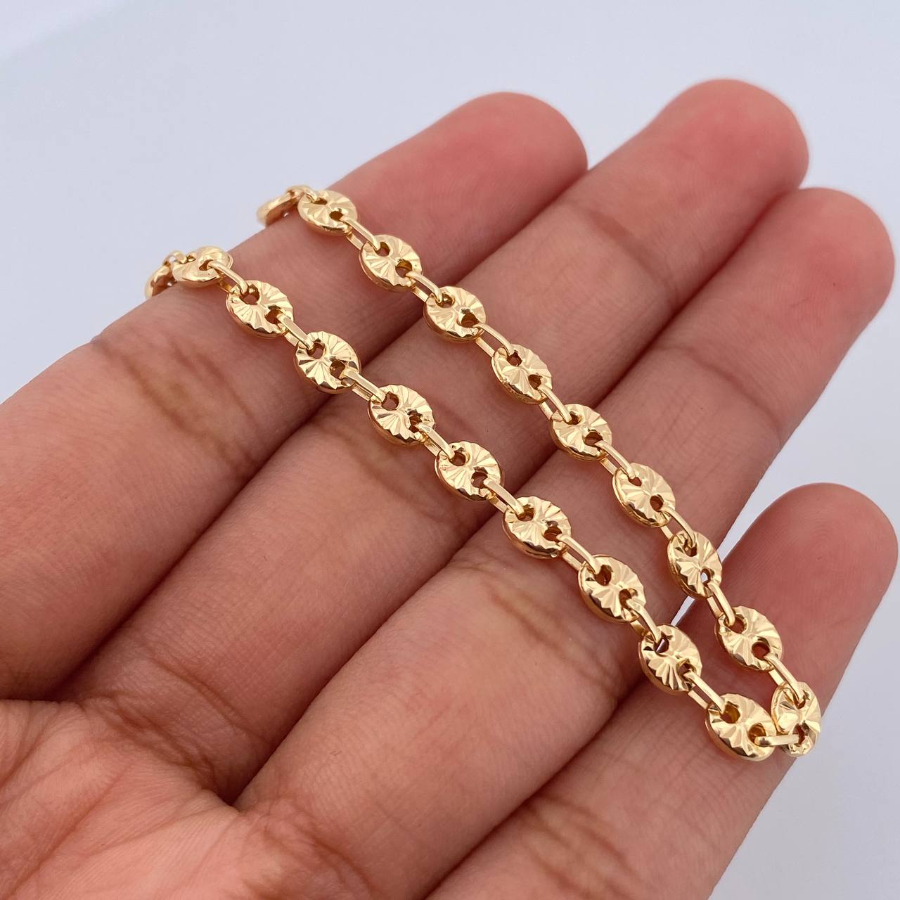 Pulso GC 2.8gr / 16.4cm / 4mm Diamantada Oro Amarillo 18K $