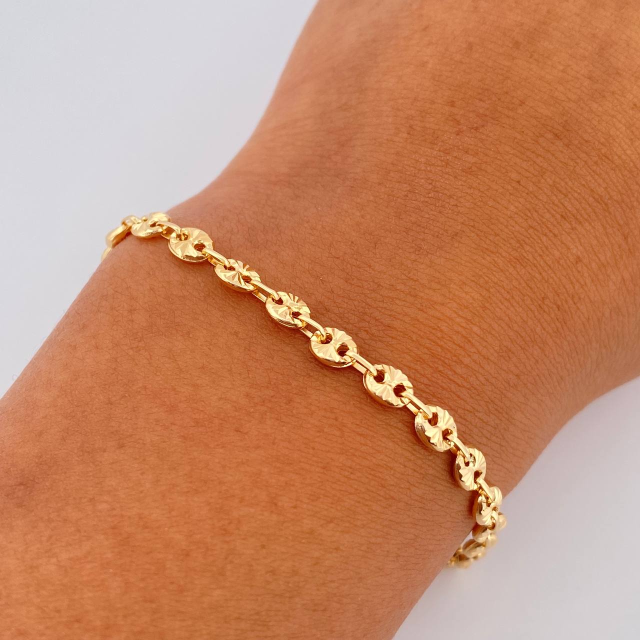 Pulso GC 2.8gr / 16.4cm / 4mm Diamantada Oro Amarillo 18K $