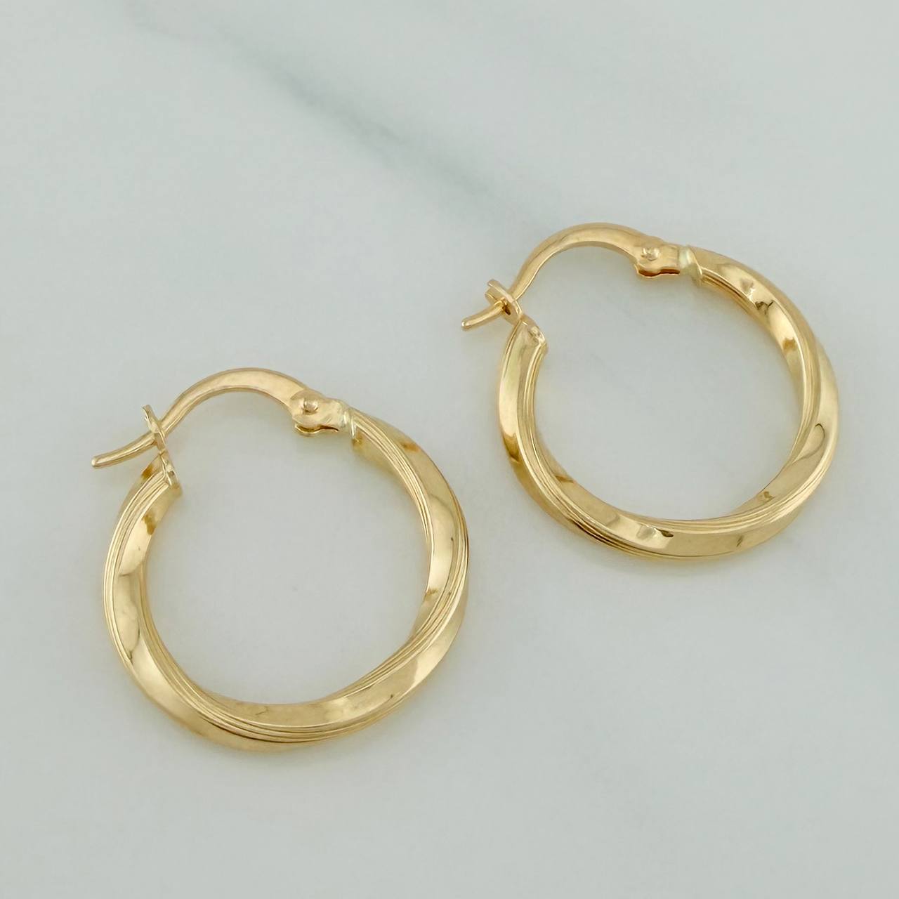 Candongas Mai 1.45gr / 2cm / Rayadas Oro Amarillo $
