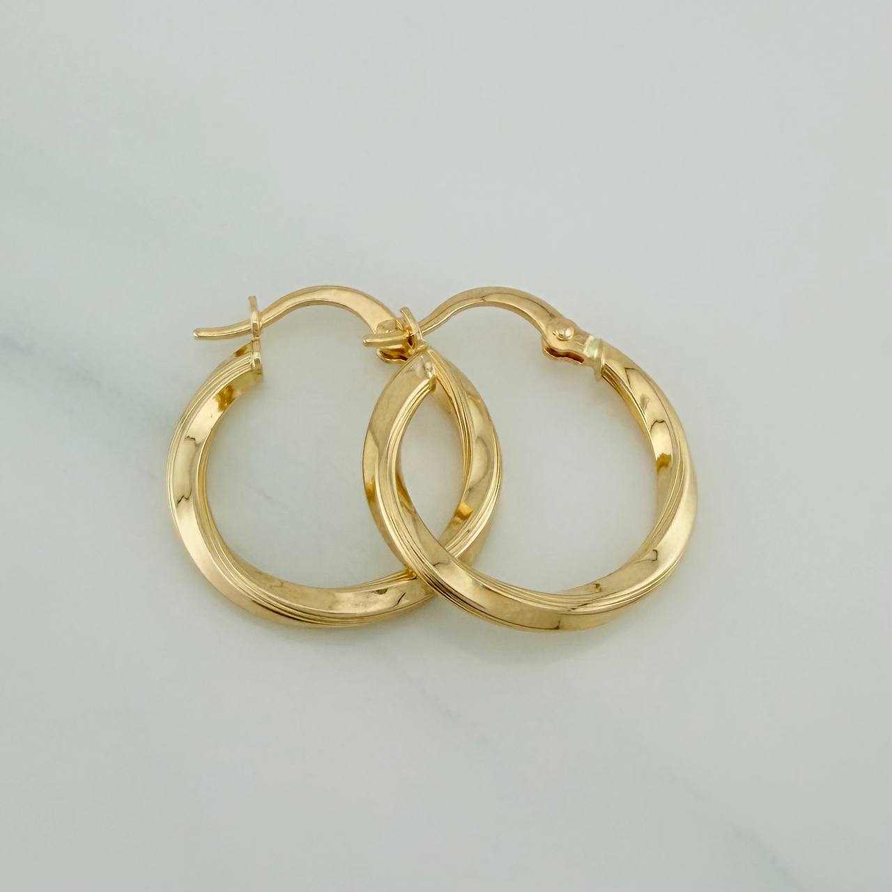 Candongas Mai 1.45gr / 2cm / Rayadas Oro Amarillo $