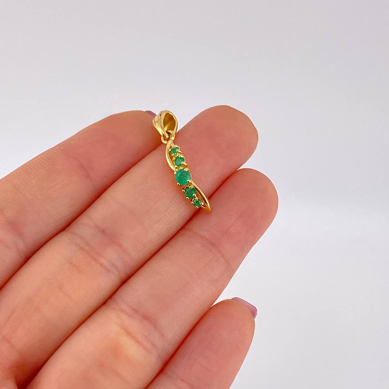 Dije Infinito Parcial 1.55gr / 2.6cm / Esmeraldas 26pts Oro Amarillo 18K (Joya)