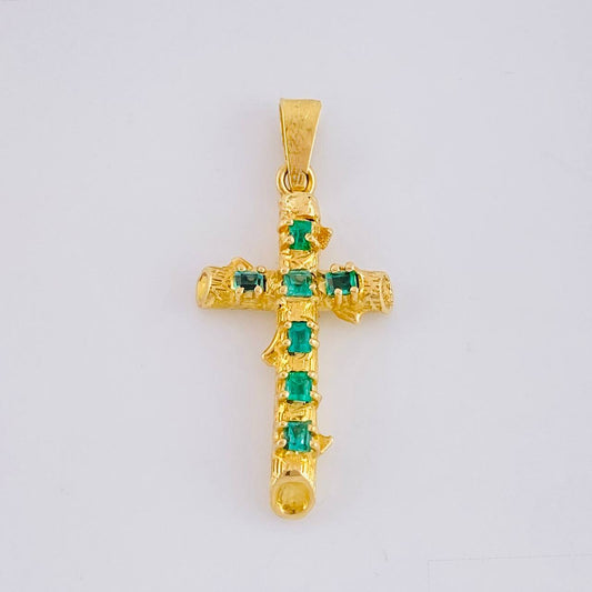 Dije Cruz Tronco Puntas Planas Esmeraldas 1,35 Qts 1.9 g / 3.4 cm Oro Amarillo 18K