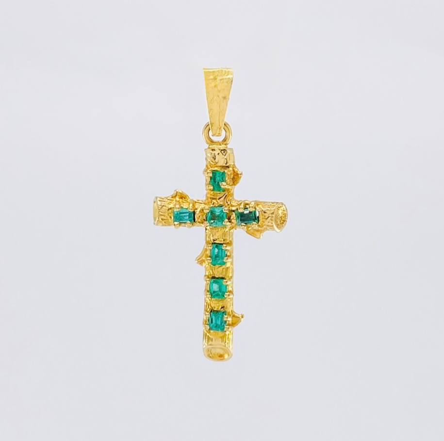 Dije Cruz Tronco Puntas Planas Esmeraldas 1,35 Qts 1.9 g / 3.4 cm Oro Amarillo 18K