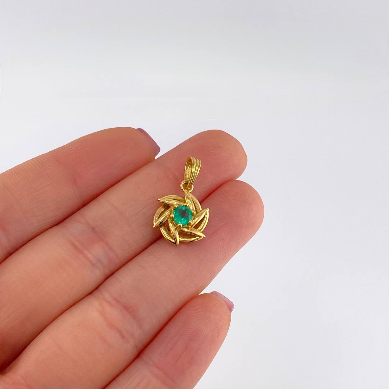 Dije Helice 2gr / 2.1cm / Esmeralda 30pts Oro Amarillo (Joya)