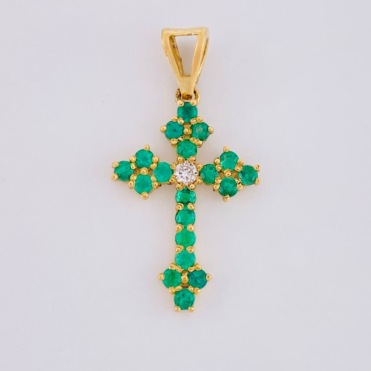 Dije Cruz Florencial 45pts Esmeraldas 8pts Diamantes 2gr / 3cm / Oro Amarillo 18K