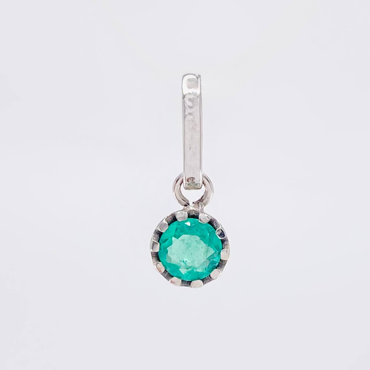 Dije Cruz Florencial 45pts Esmeraldas 8pts Diamantes 2gr / 3cm / Oro Amarillo 18K