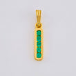 Dije Carril Recto 1.35gr / 2.1cm / Esmeraldas 19pts Oro Amarillo 18K (Joya)