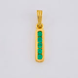Dije Carril Recto 1.35gr / 2.1cm / Esmeraldas 19pts Oro Amarillo 18K (Joya)