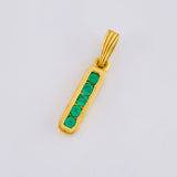 Dije Carril Recto 1.35gr / 2.1cm / Esmeraldas 19pts Oro Amarillo 18K (Joya)