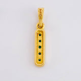 Dije Carril Recto 1.35gr / 2.1cm / Esmeraldas 19pts Oro Amarillo 18K (Joya)