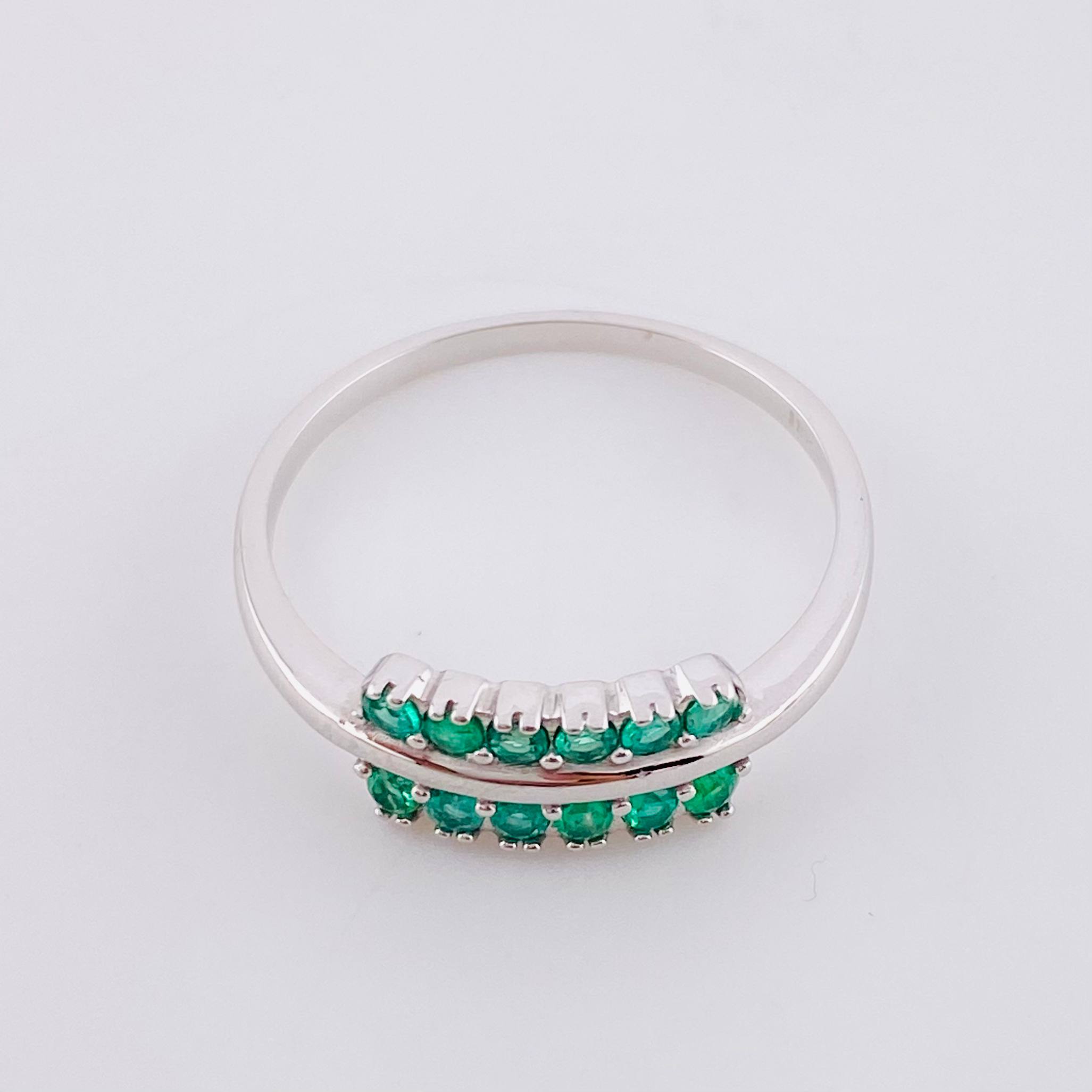 Anillo Rama Linea Doble 2.5gr / T7 1/2 / Esmeraldas 37pts Oro Blanco 18K (Joya)