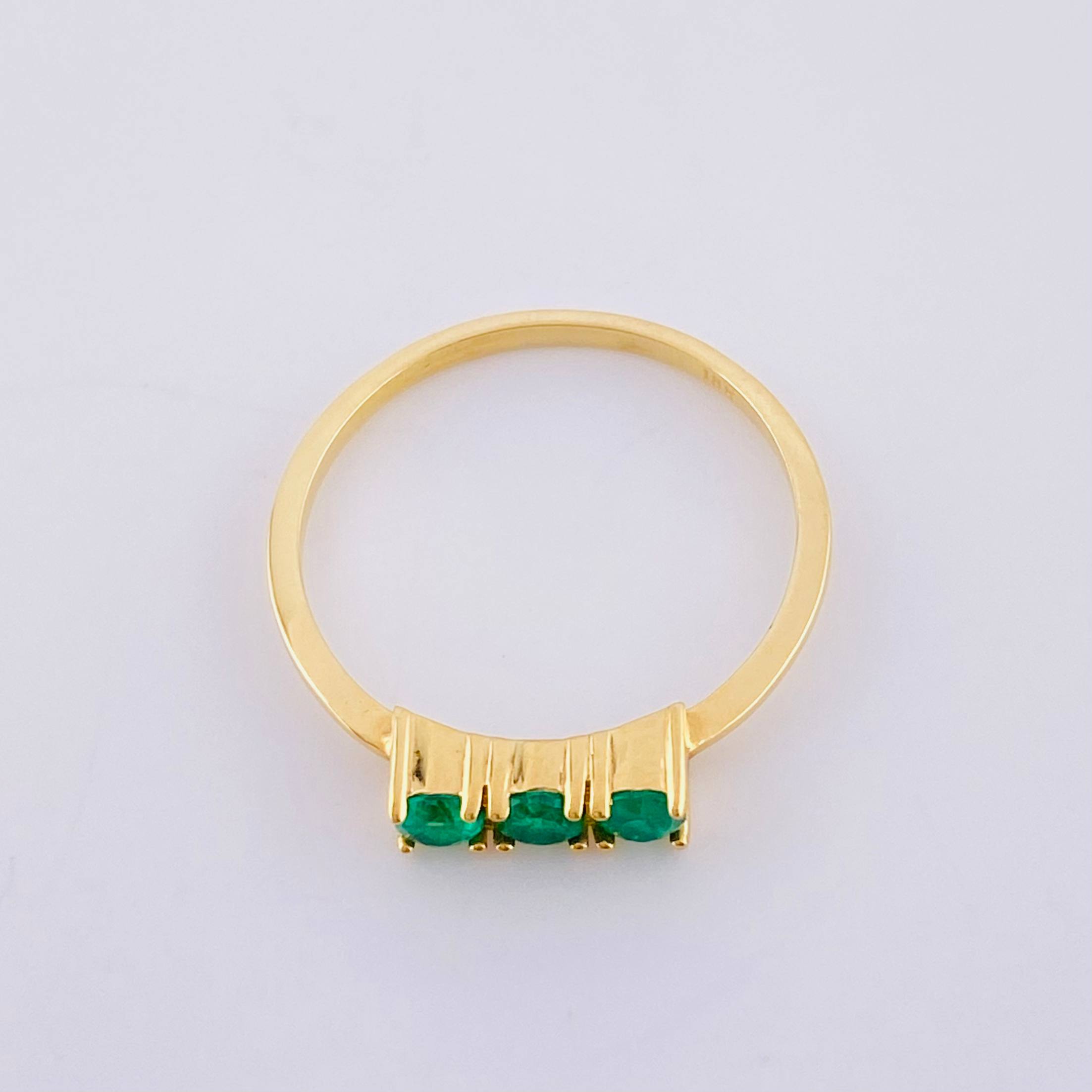 Anillo Trinity Esmeraldas 36pts 1.85gr / T7 3/4 / Oro Amarillo 18K