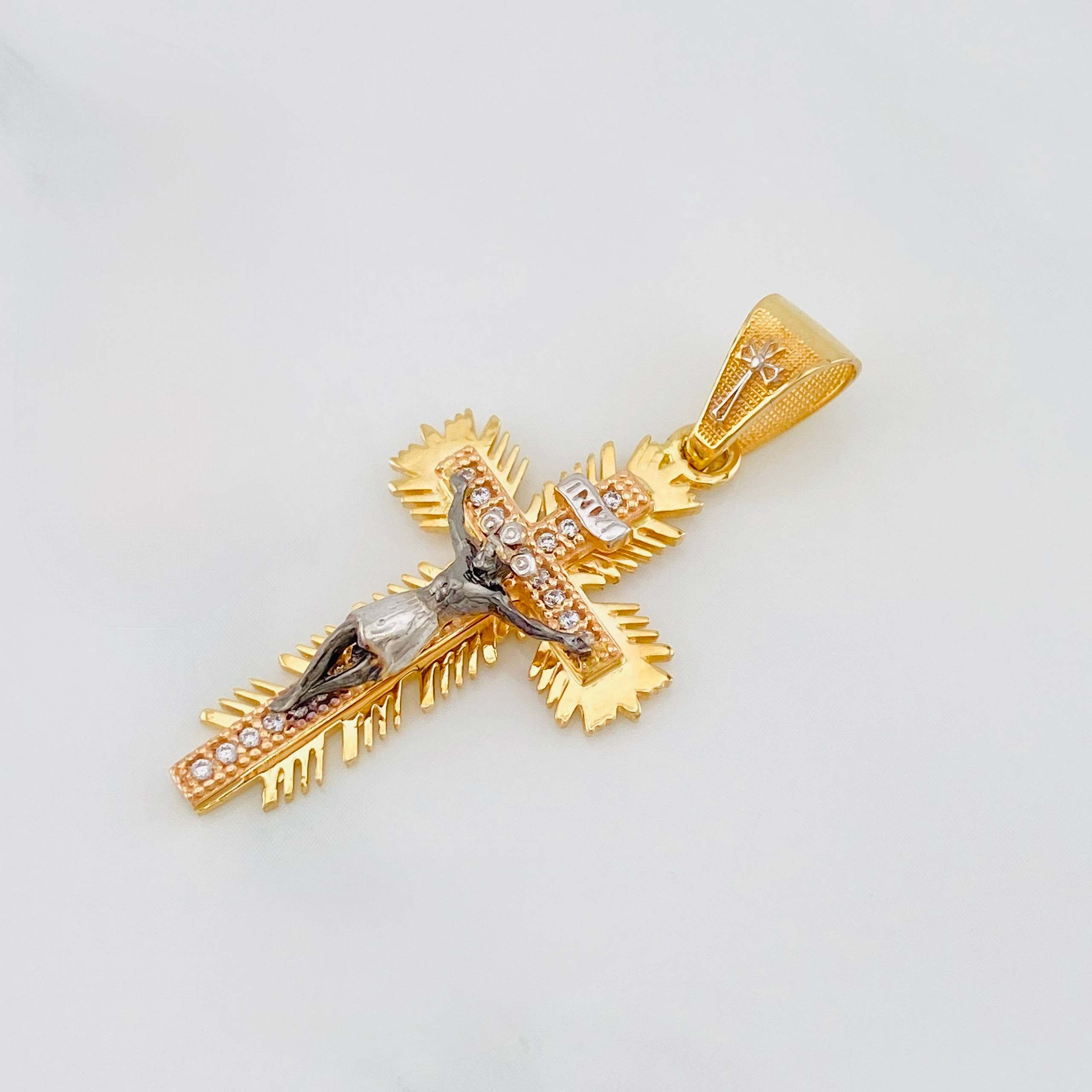 Dije Cruz cristo milagroso 3.8g / 4cm Tres Oros 18K