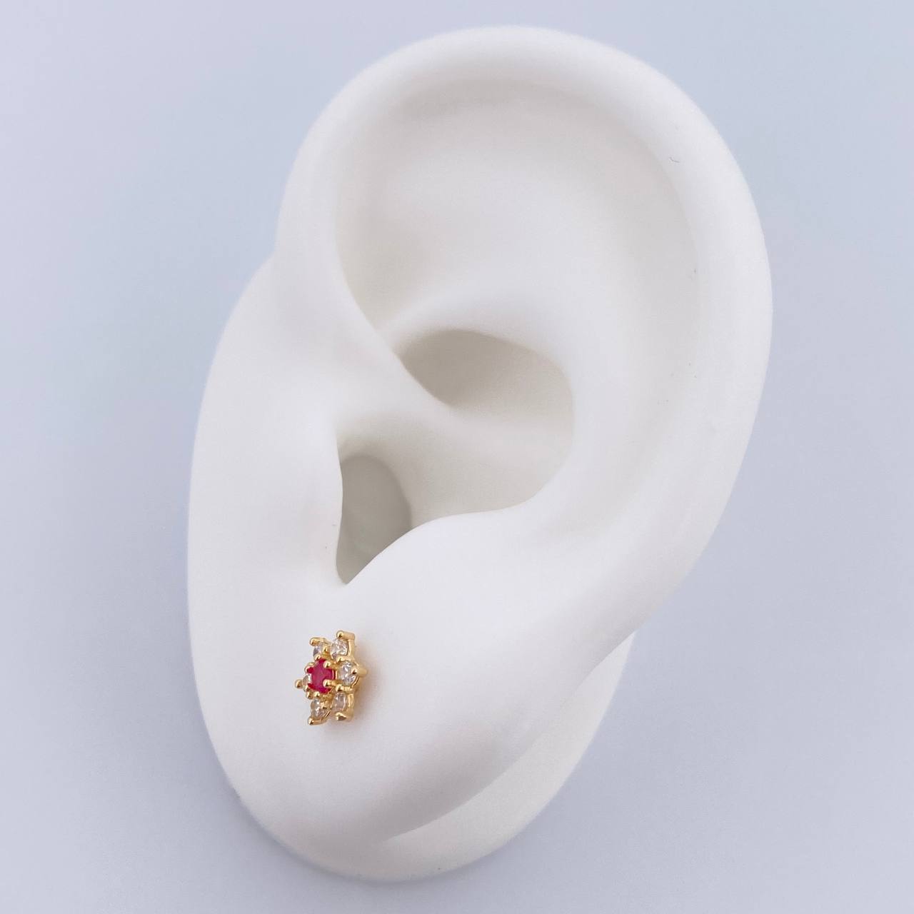 Topos Flor 0.85gr / Circones Fucsia Blancos Oro Amarillo 18K &