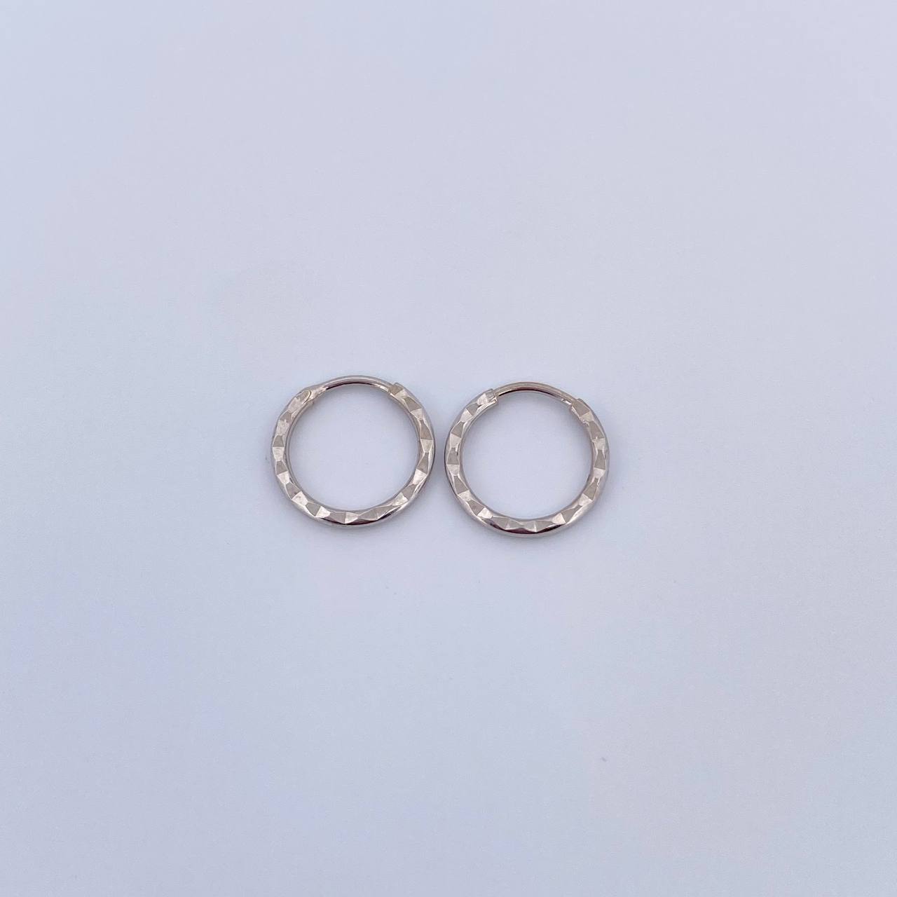 Candongas Aro Rayado 0.45gr / Diamantados Oro Blanco 18K &