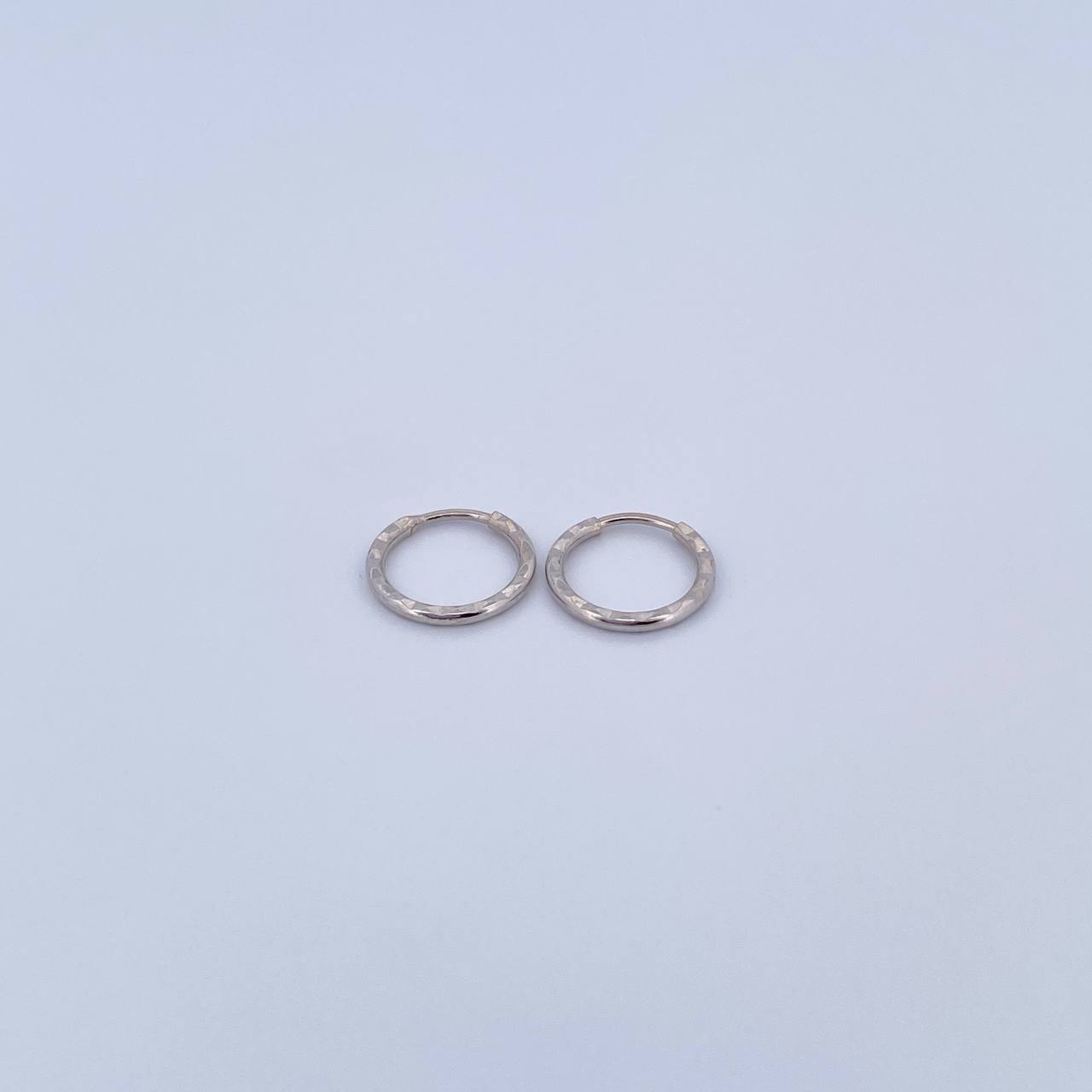 Candongas Aro Rayado 0.45gr / Diamantados Oro Blanco 18K &