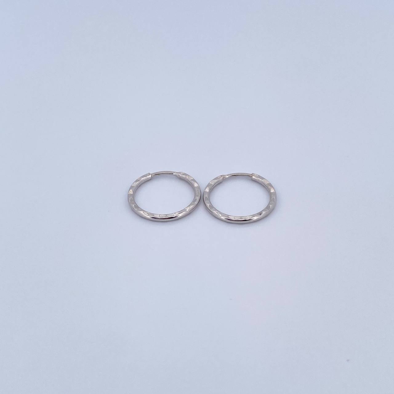 Candongas Aro Rayado 0.55gr / Diamantados Oro Blanco 18K &