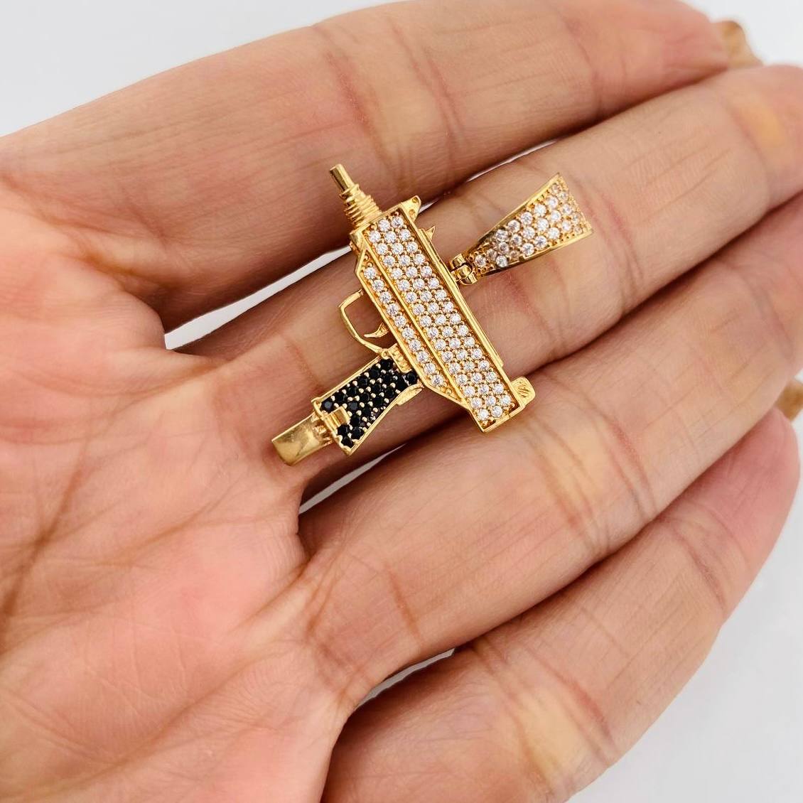 Dije Arma Mini Uzi 3.75g / 3cm Oro Amarillo 18K