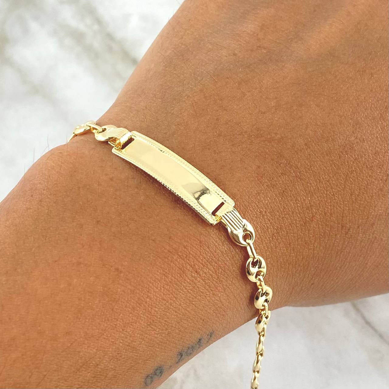 Pulso Placa Rectangular 3.1gr / 18cm / 5mm Bordeada Lisa  Oro Amarillo 18K