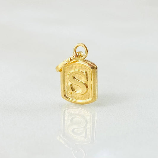 Dije Letra S Marco Texturizado 0.3gr / 1.5cm / Oro Amarillo 18K