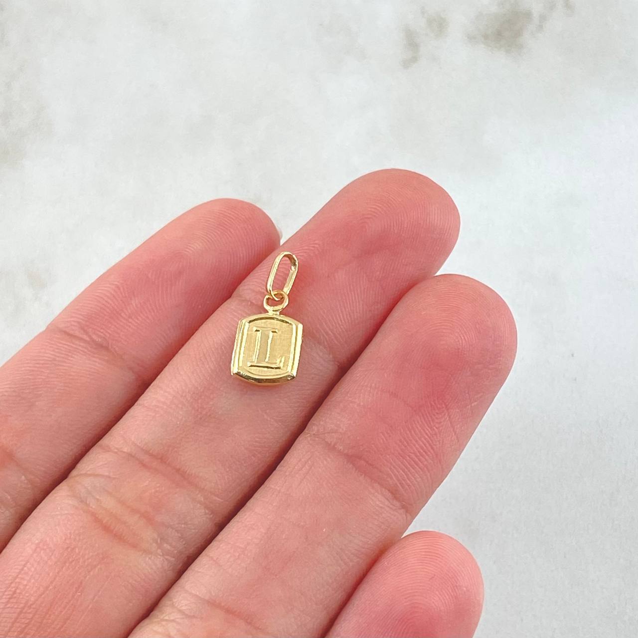 Dije Letra L 0.3gr / 1.5cm / Oro Amarillo 18K