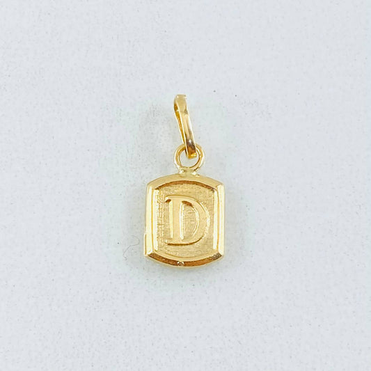 Dije Letra D 0.3gr / 1.5cm / Oro Amarillo 18K