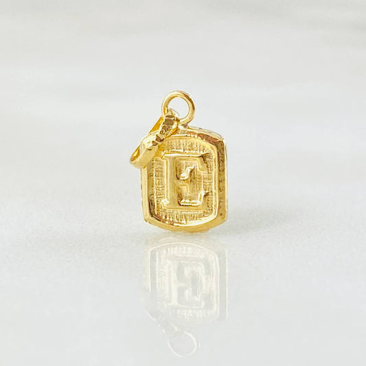 Dije Letra E Marco Texturizado 0.35gr / 1.5cm / Oro Amarillo 18K *
