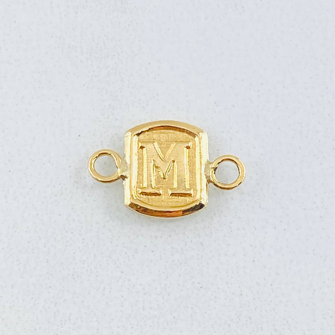 Herraje Letra M 0.35gr / 1.2cm / Oro Amarillo 18K