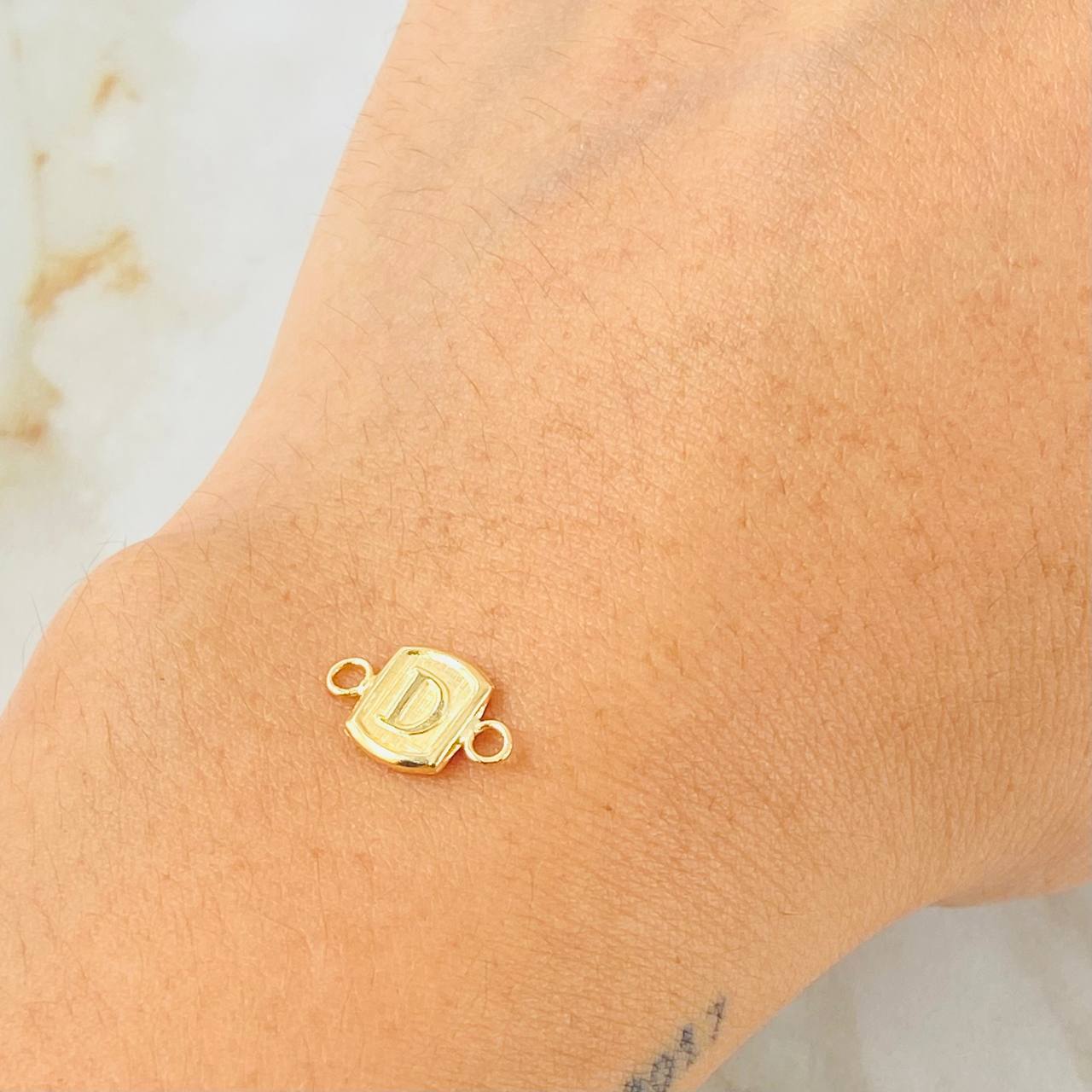 Herraje Letra D 0.3gr / 1.2cm / Oro Amarillo 18K