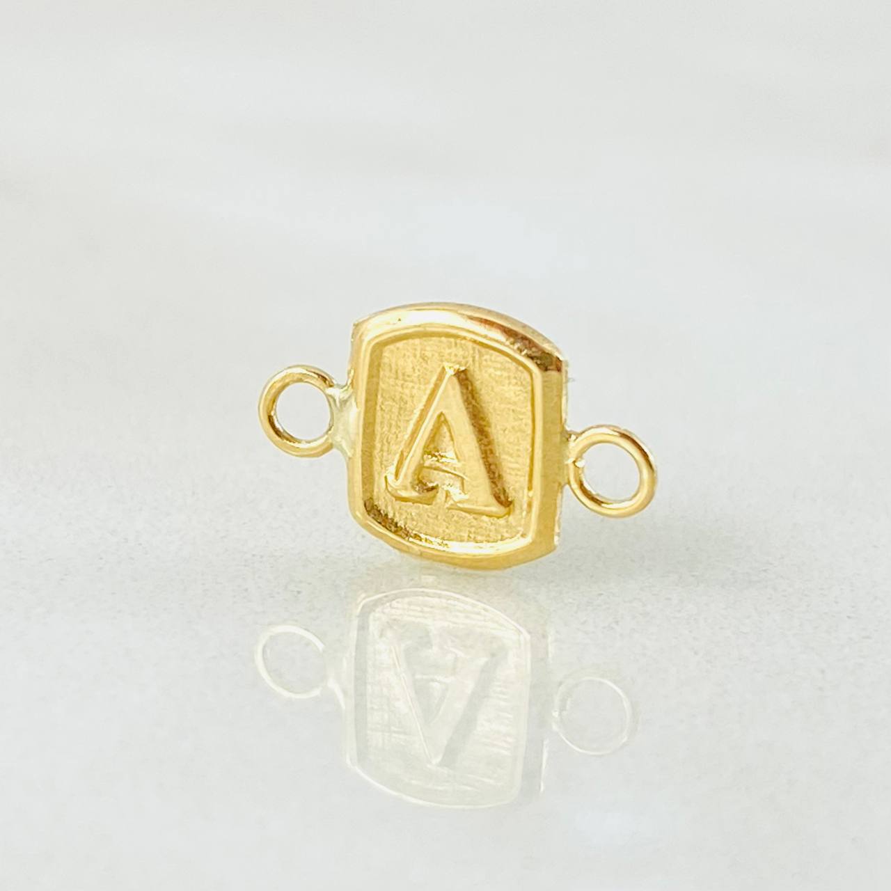 Herraje Letra A 0.3gr / 1.2cm / Oro Amarillo 18K
