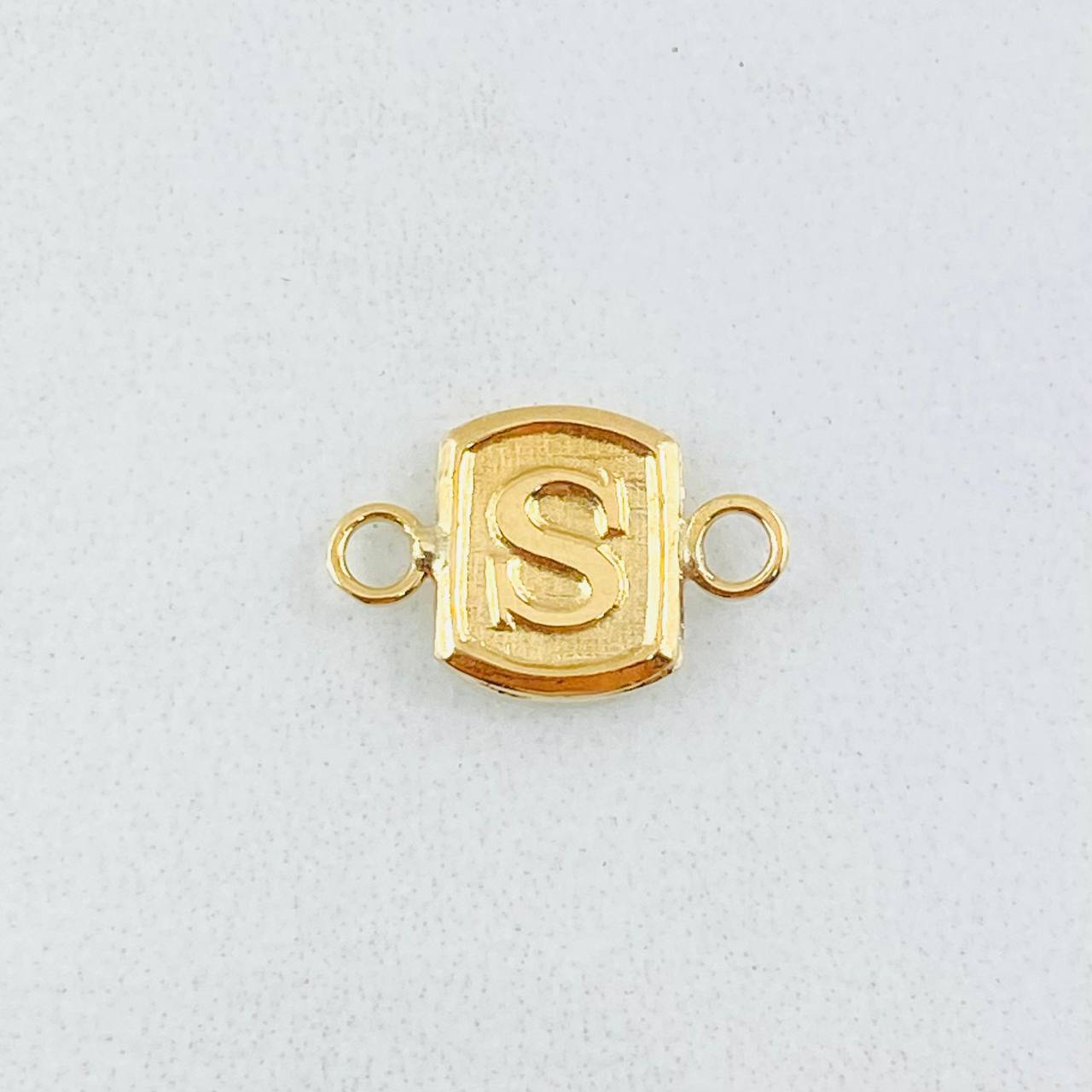 Herraje Letra S 0.3gr / 1.2cm / Oro Amarillo 18K