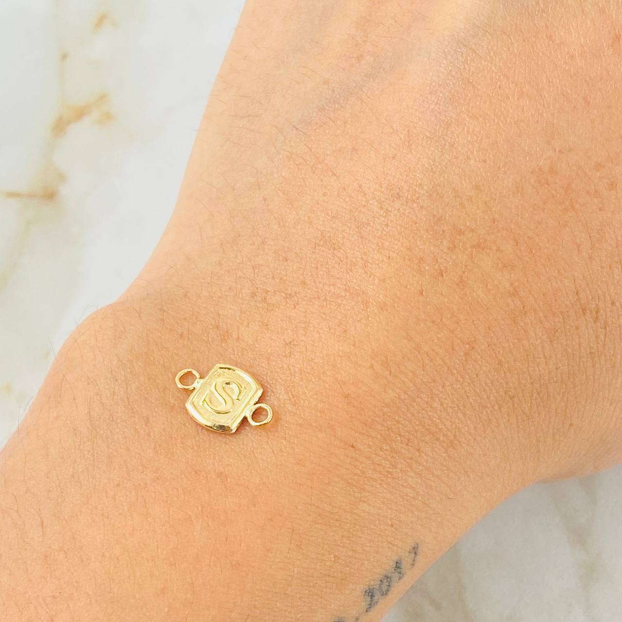 Herraje Letra S 0.3gr / 1.2cm / Oro Amarillo 18K