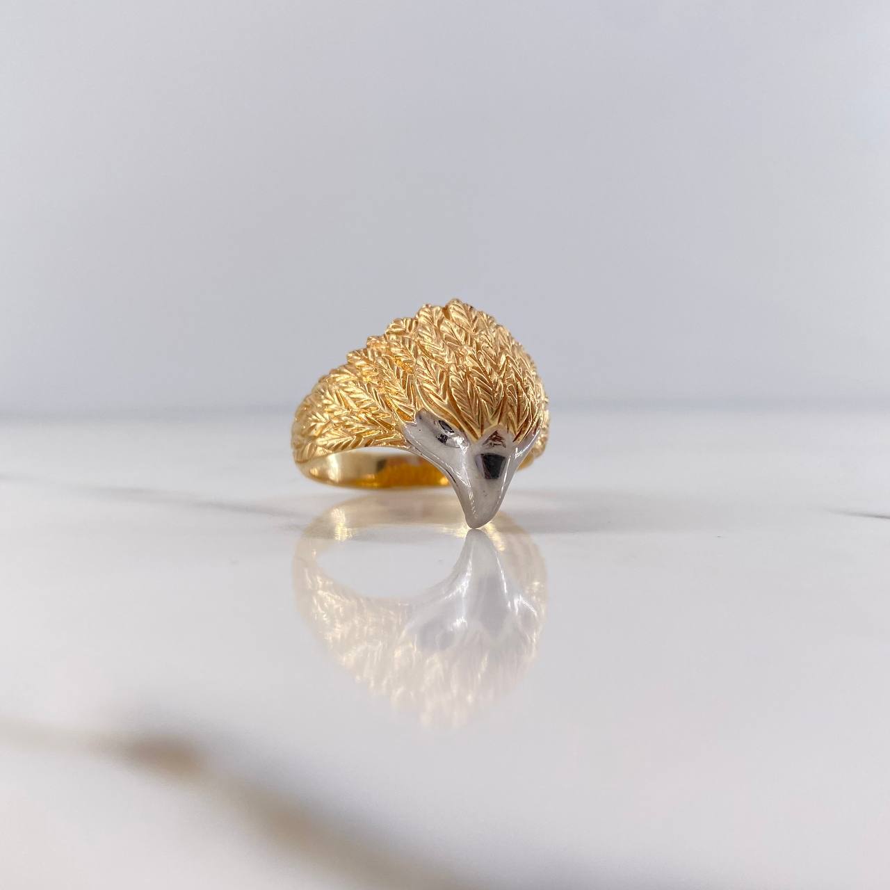 Anillo Aguila 8.75gr / T9 1/2 / Circones Negros Dos Oros Amarillo Blanco 18K $