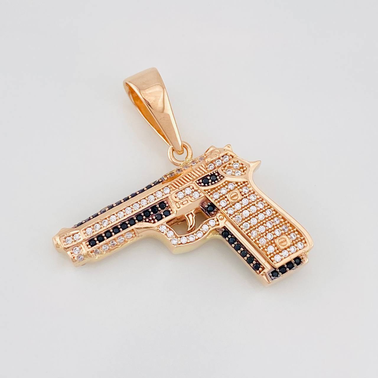 Dije Pistola 11.15g / 3.6cm Dos Oros Negro Rosa 18K