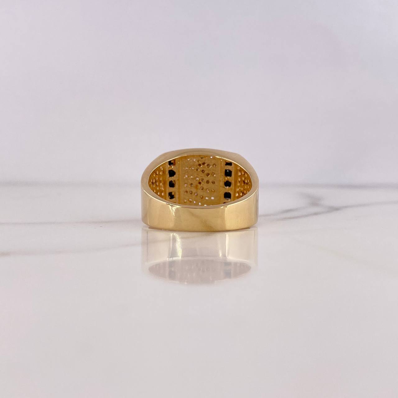 Anillo Caballo 9.1gr / T9 / Circones Negros Blancos Tres Oros 18K $