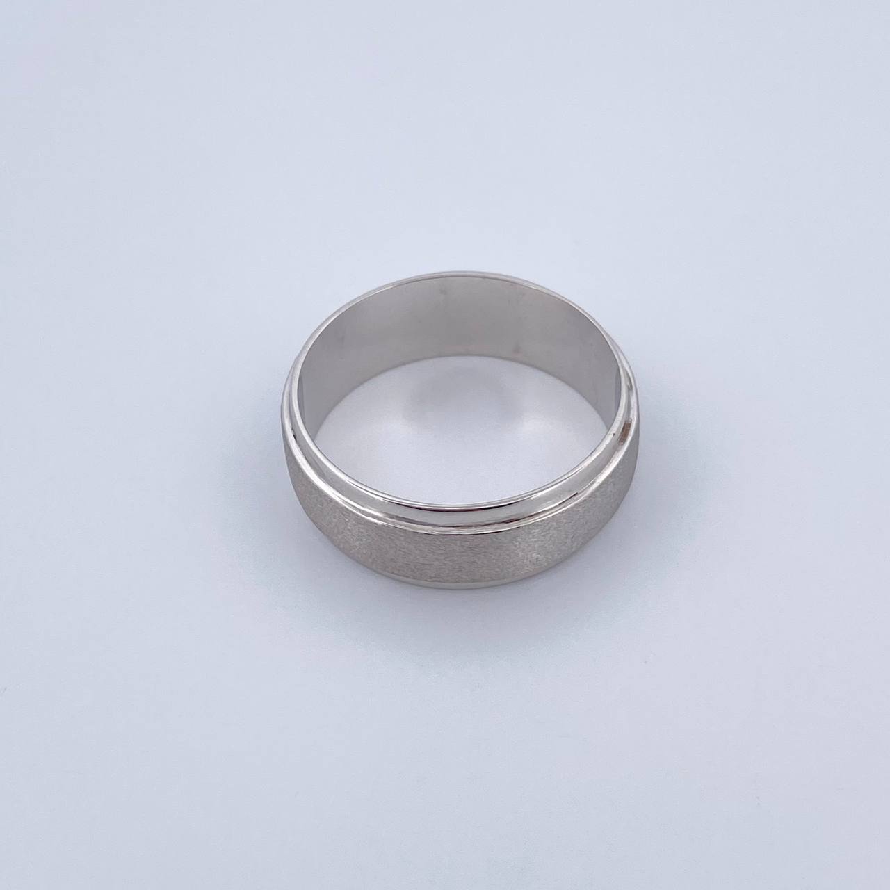 Anillo Argolla 7.5gr / T9 3/4 / Matizada Oro Blanco 18K $