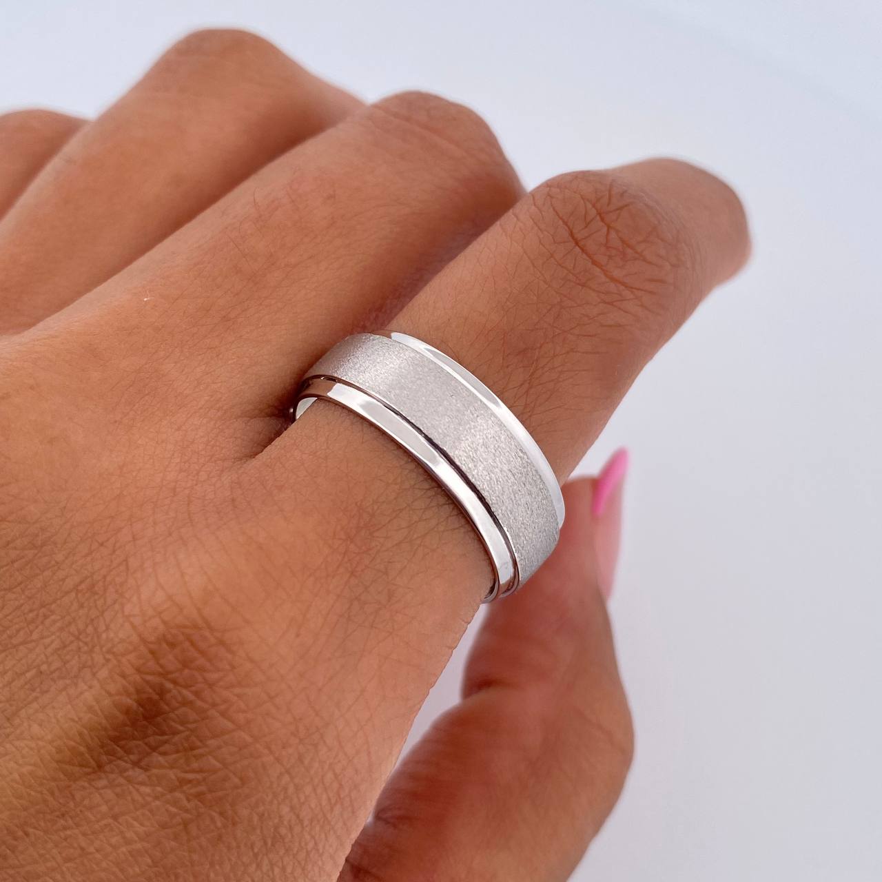Anillo Argolla 7.5gr / T9 3/4 / Matizada Oro Blanco 18K $