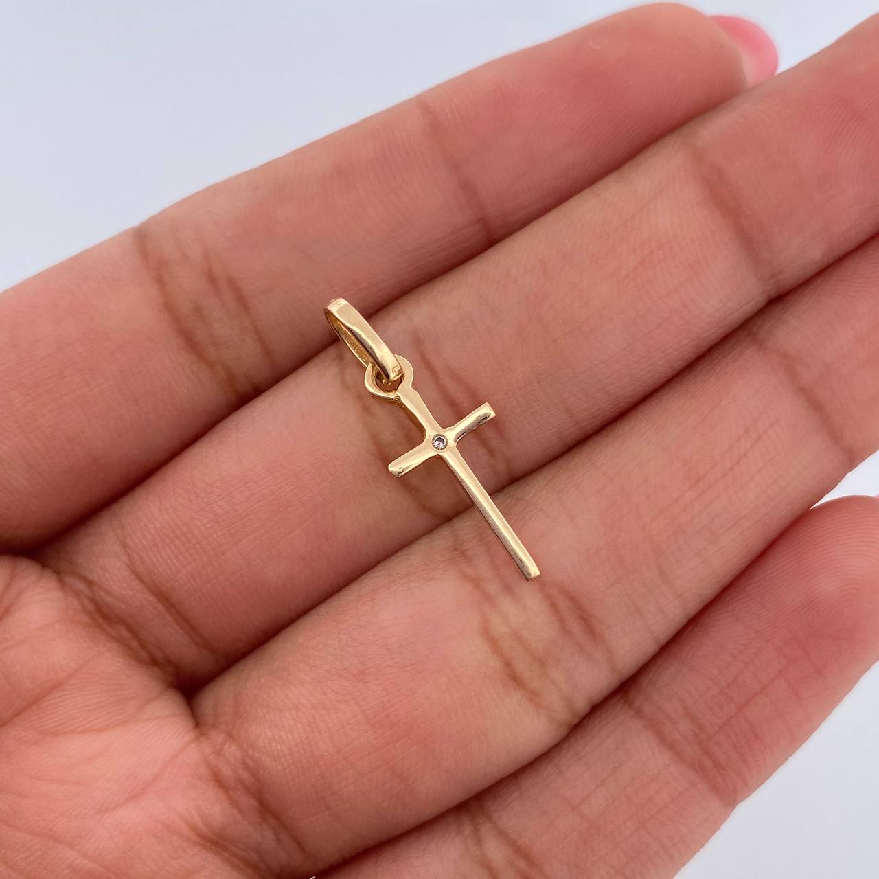 Dije Cruz 0.5gr / 2cm / Circon Blanco Oro Amarillo 18K $