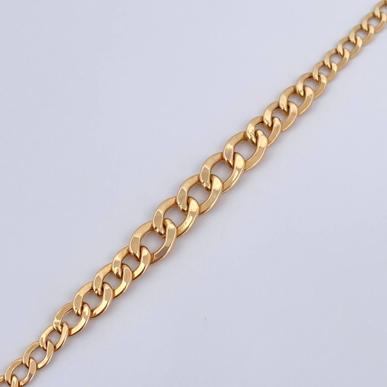 Pulso Cubano 2.6gr / 19cm / 5.6mm Oro Amarillo +1 18K $