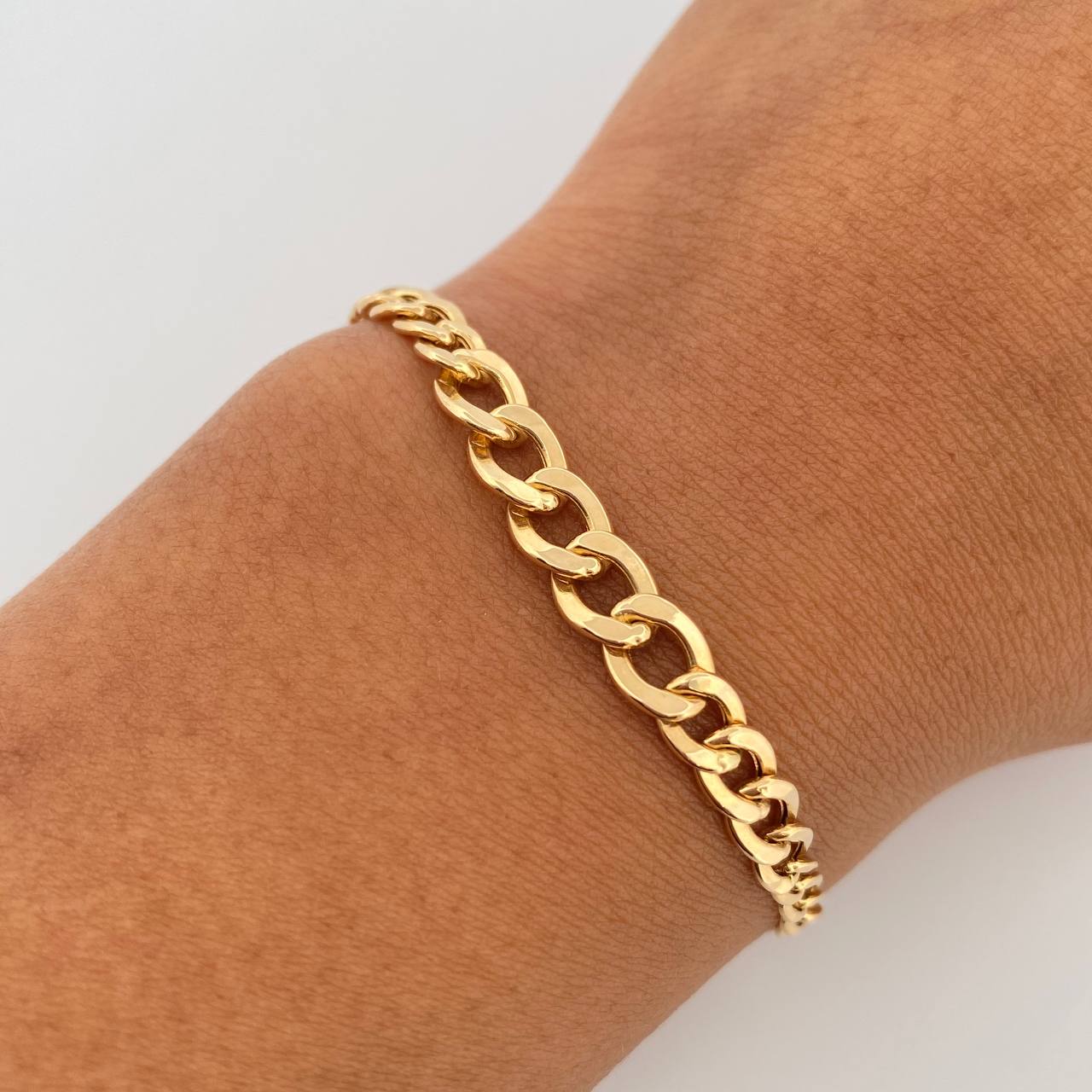 Pulso Cubano 2.6gr / 19cm / 5.6mm Oro Amarillo +1 18K $